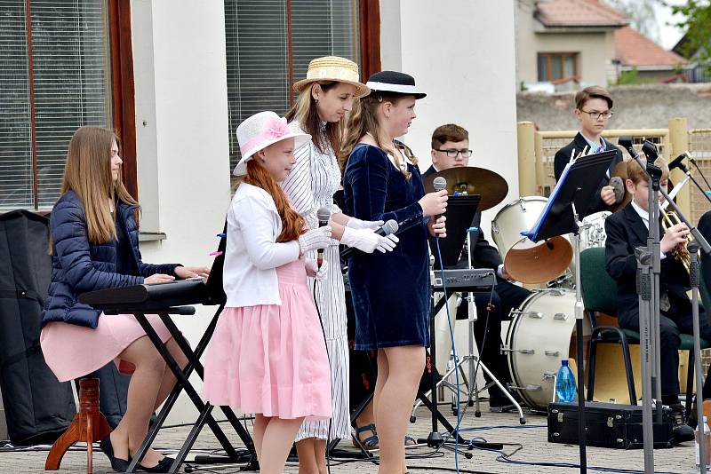 Prvomájový koncert pořádala Základní umělecká škola Uhlířské Janovice.