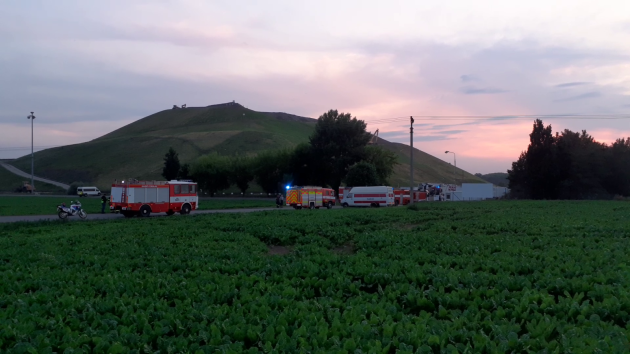 V Čáslavi hoří skládka, hasiči zasahují v dýchací technice