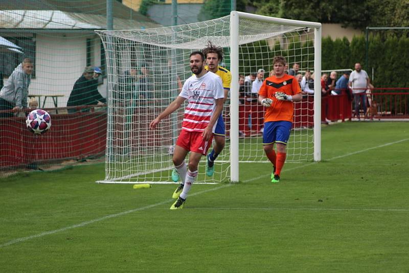 Z divizního fotbalového utkání Kutná Hora - Tochovice (2:2)