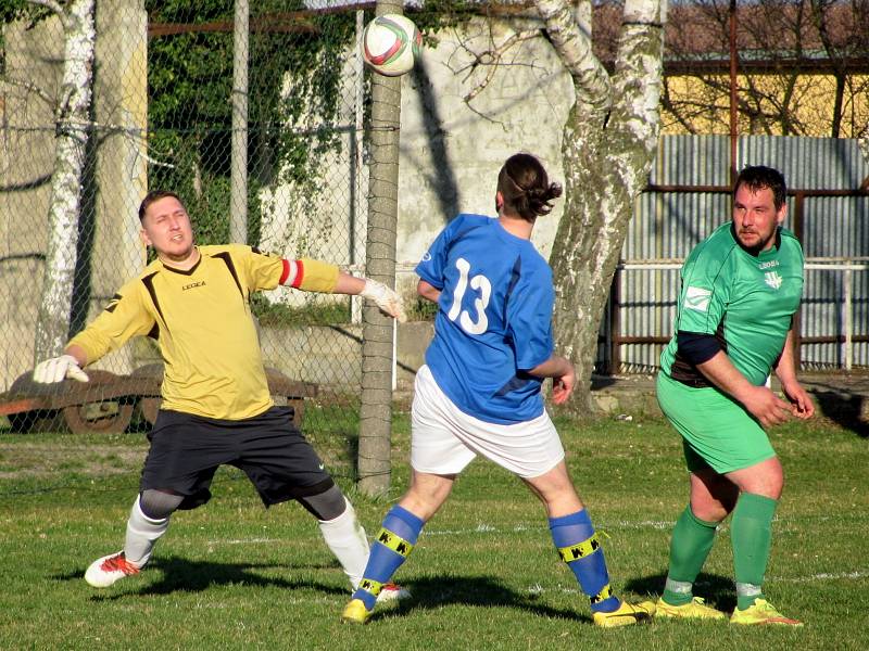 Fotbalová III. třída: SK Kluky - TJ Sokol Červené Janovice 2:1 (0:0).