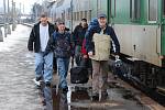 Popradské "průmyslováky" přivítali na nádraží jejich kutnohorští kolegové.