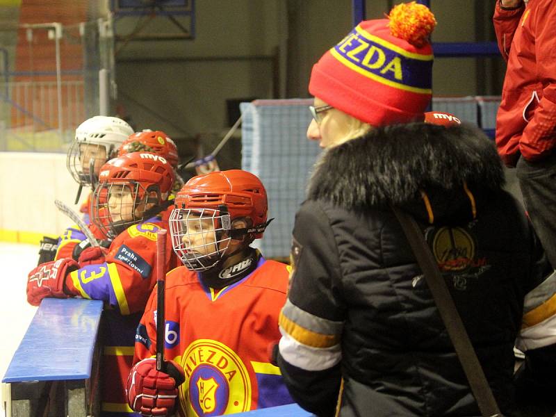 Hokejové mistrovské utkání krajské ligy mladších žáků: SK Sršni Kutná Hora - HC Hvězda Praha 3:20 (1:6, 1:3, 1:11).