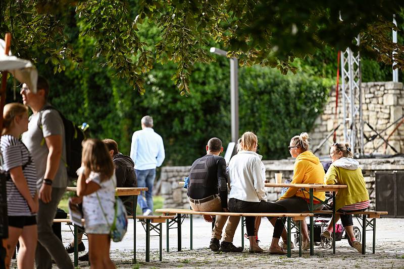 Park pod Vlašským dvorem se dočkal slavnostního otevření.