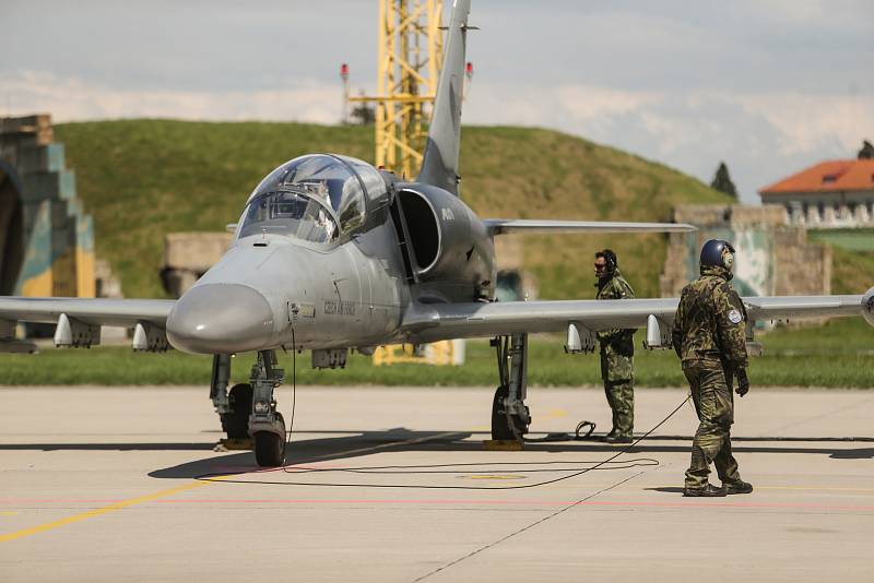 Z úspěšné certifikace display pilotů letounů L-159 ALCA na letišti v Čáslavi.