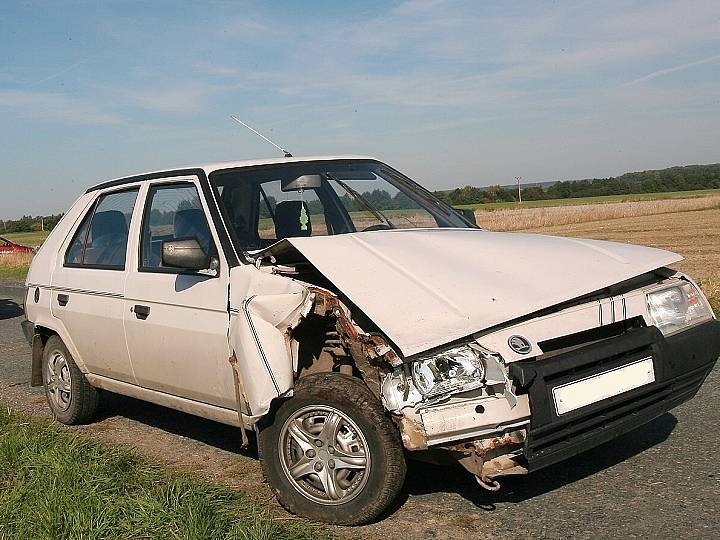 Dopravní nehoda u Damírova, při které vysoce postavený úředník z ministra vnitra Vladimír Zeman utrpěl komplikovanou zlomeninu levé stehenní kosti.