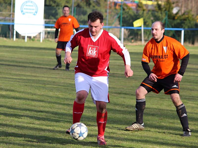 Fotbalová IV. třída, skupina B: SK Zbraslavice B - SK Malešov B 2:4 (0:2).