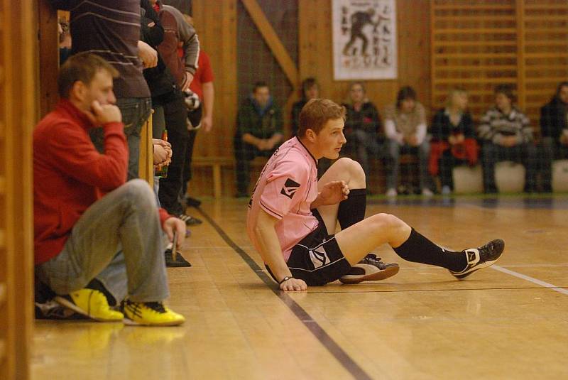 8. hrací den Club Deportivo futsalové ligy, 5. ledna 2012.