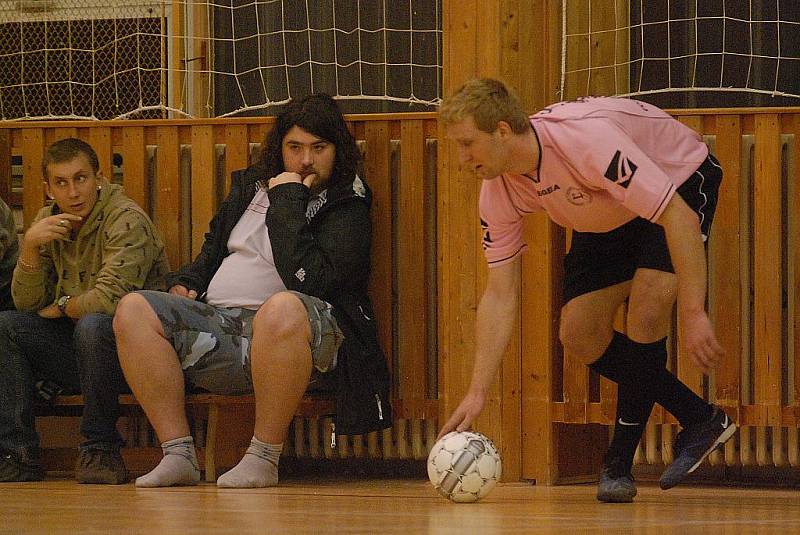 8. hrací den Club Deportivo futsalové ligy, 5. ledna 2012.