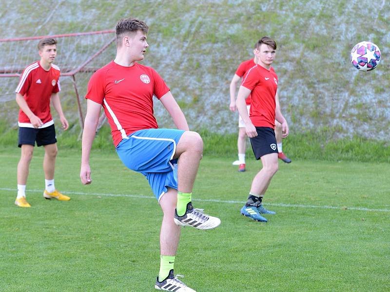 První trénink fotbalistů Sparty Kutná Hora po koronavirové pandemii proběhl v pondělí 18. května 2020.