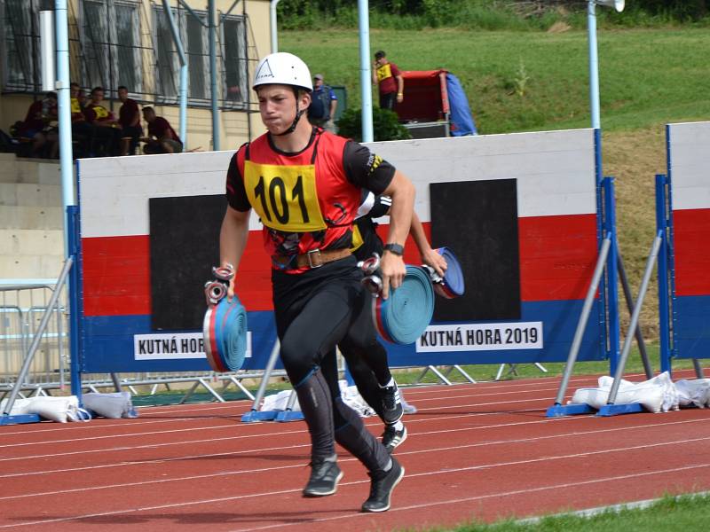 Z krajské soutěže v požárním sportu profesionálních a dobrovolných hasičů na stadionu Olympia v Kutné Hoře.