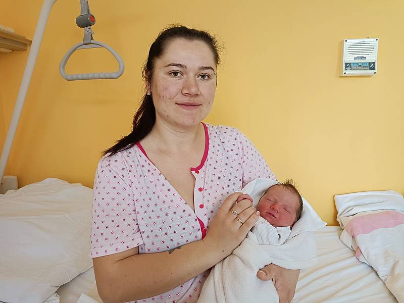 Viktorie Tiutiunnyk se narodila 8. dubna 2022 ve 2.38 hodin v Čáslavi. Po narození vážila 2870 gramů a měřila 47 centimetrů. Doma ve Vrdech ji přivítali maminka Tetiana, tatínek Viktor, čtyřletá sestřička Eva a dvouletá sestřička Karina.
