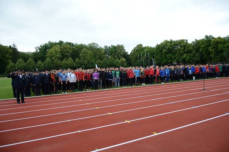 Na Městském stadionu Sletiště v Kladně se o víkendu 23. a 24. června uskutečnila hlavní část Krajské soutěže v požárním sportu profesionálních a dobrovolných hasičů.