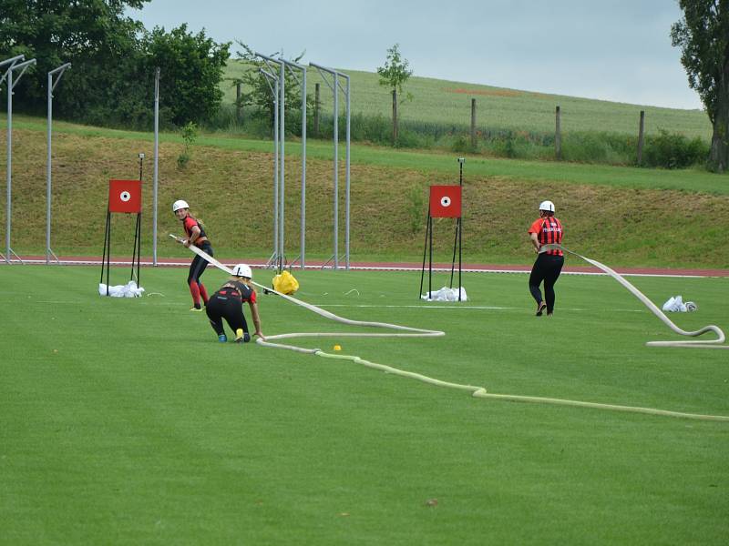 Z krajské soutěže v požárním sportu profesionálních a dobrovolných hasičů na stadionu Olympia v Kutné Hoře.