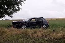 Havárie osobního vozu do stromu 6. srpna 2023 u Kutné Hory.
