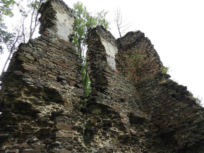 Hrad Chlum na Čáslavsku ukrývá poklad.