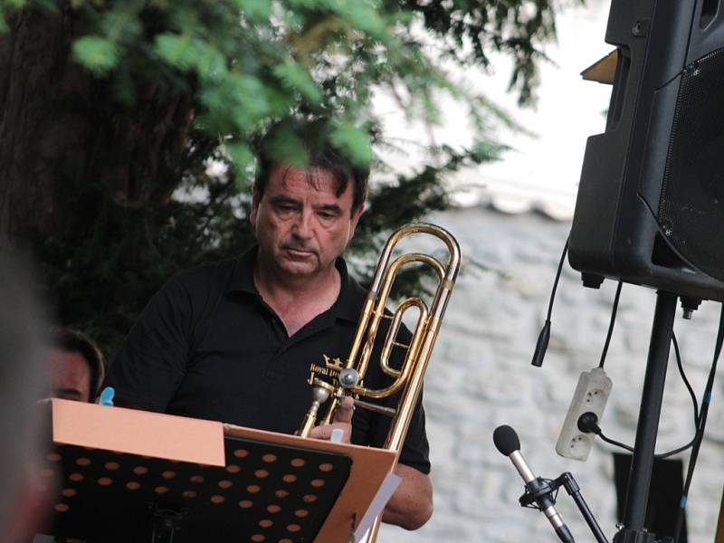 Royal Dixieland Jazz Band zahrál v parku U Tří pávů