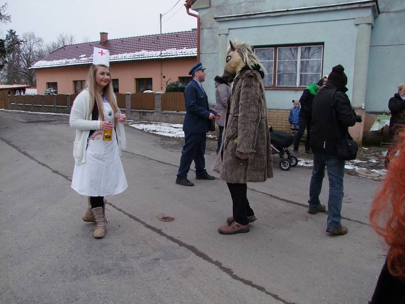 Masopustní masky pochodovaly Úmonínem