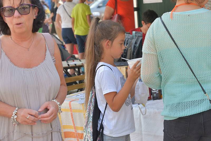 V neděli se konal na Palackého náměstí v Kutné Hoře první ročník trhu řemeslných výrobků.