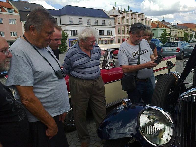 Spanilá jízda veteránů měla rekordní počet účastníků.