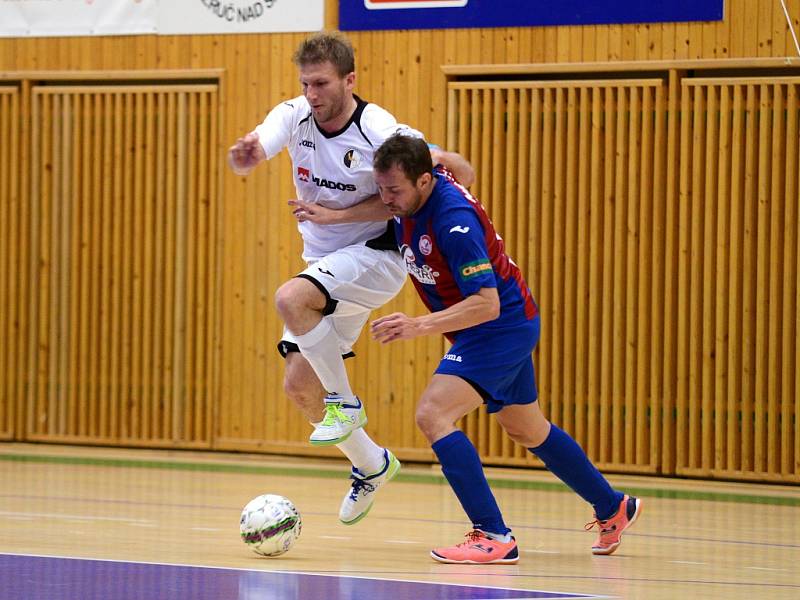 10. kolo CHANCE futsal ligy: Benago Zruč n. S. - Mados MT Hr. Králové 6:2.