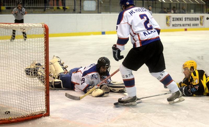 Hokejisté SK Sršni Kutná Hora porazili Hvězdu Kladno, 6. října 2013.