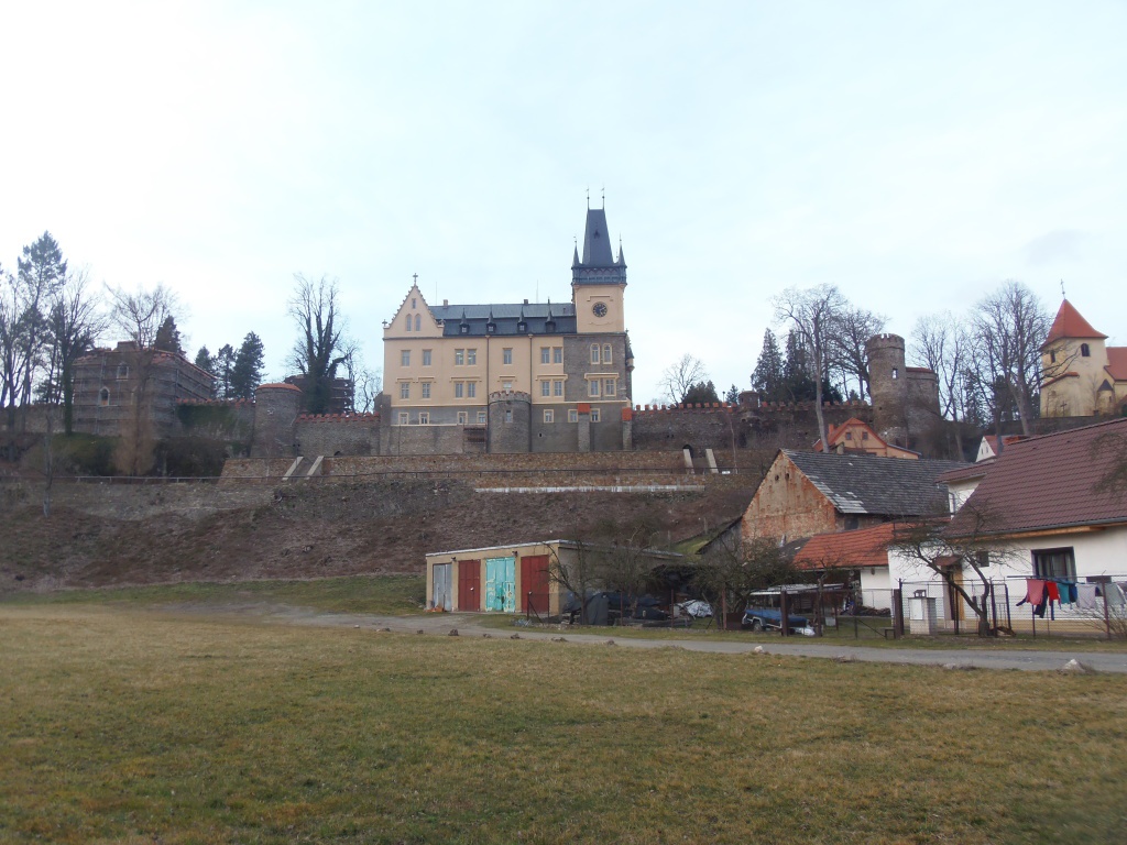 Rekonstrukce zručského zámku je téměř hotová, na oslavy dorazí vodáci -  Pražský deník