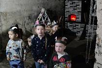 Děti z Mateřské školy Dačického v Kutné Hoře na návštěvě pekla v domu dětí a mládeže.