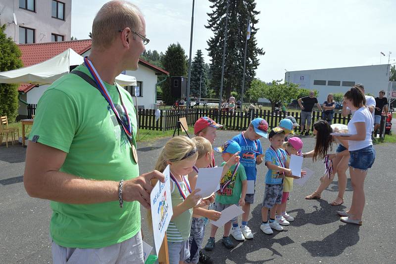 Děti z mateřinek soutěžily při olympiádě.