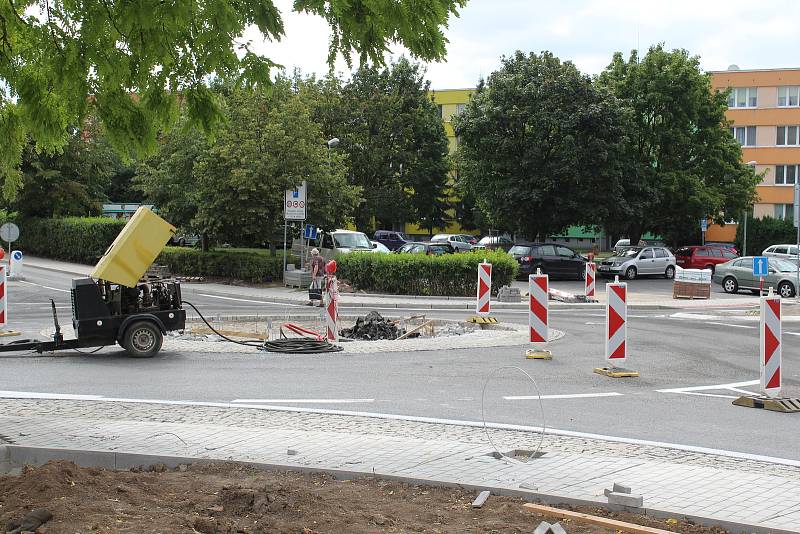 Nové retail centrum v Kutné Hoře roste jako z vody.