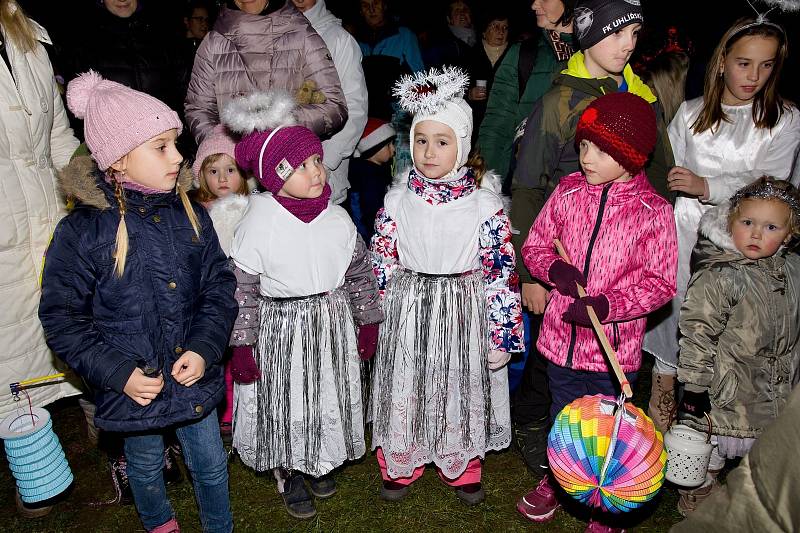 Ze zahájení adventu v Ratajích nad Sázavou.