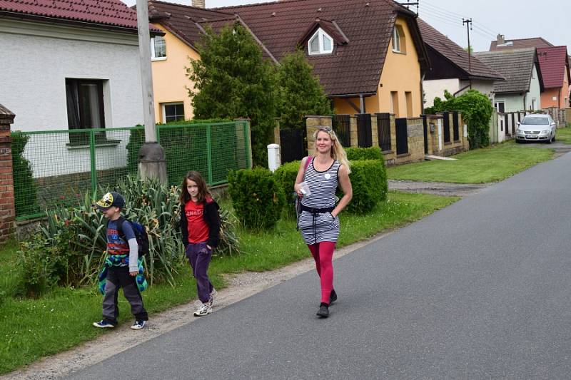 Za svatým Jakubem vyrazilo z Hlízova přes čtyři sta lidí.