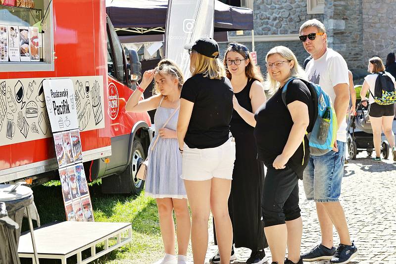 Historické slavnosti vrátily zámecký park do středověku.