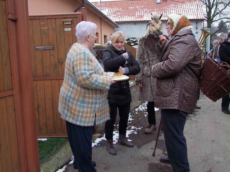 Masopustní masky pochodovaly Úmonínem