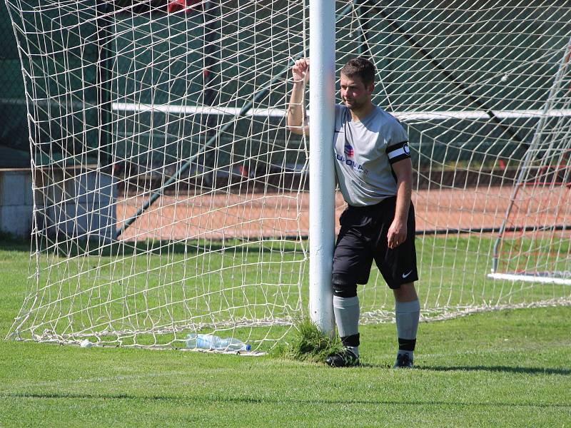 Předkolo Poháru Okresního fotbalového svazu Kutná Hora: TJ Sokol Červené Janovice - FK Záboří nad Labem 2:0 (1:0).