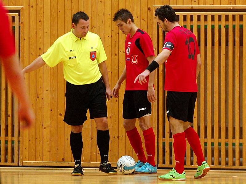 9. kolo Chance futsal ligy: Benago Zruč - Torf Pardubice 1:3, 2. prosince 2011.