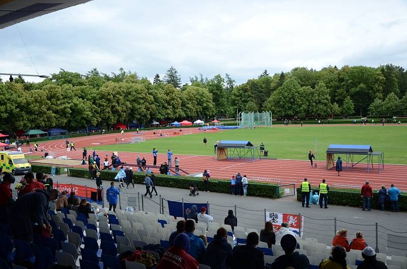 Na Městském stadionu Sletiště v Kladně se o víkendu 23. a 24. června uskutečnila hlavní část Krajské soutěže v požárním sportu profesionálních a dobrovolných hasičů.