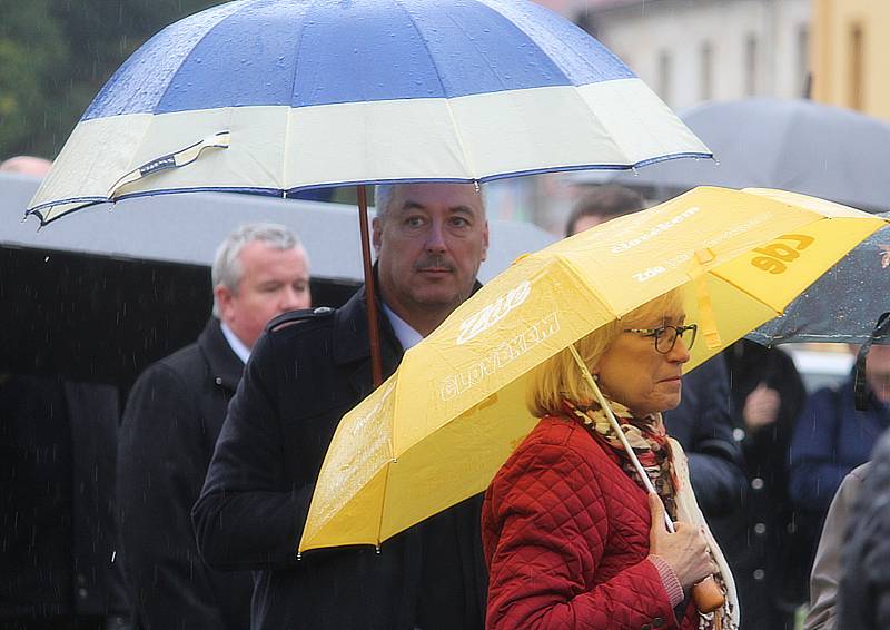 Lékaři ve Žlebech symbolicky pohřbili české ambulantní lékařství.