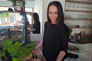 Lucie Křížková si splnila sen a v Čáslavi otevřela kavárnu.