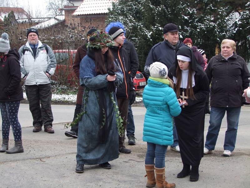 Masopustní masky pochodovaly Úmonínem