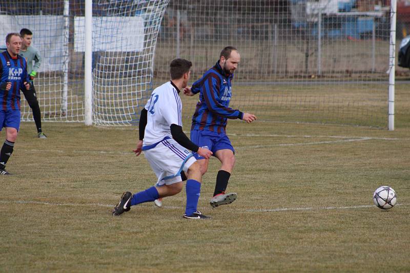 Tupadly prohrály na přírodním hřišti v Hlízově s domácím týmem 0:5.