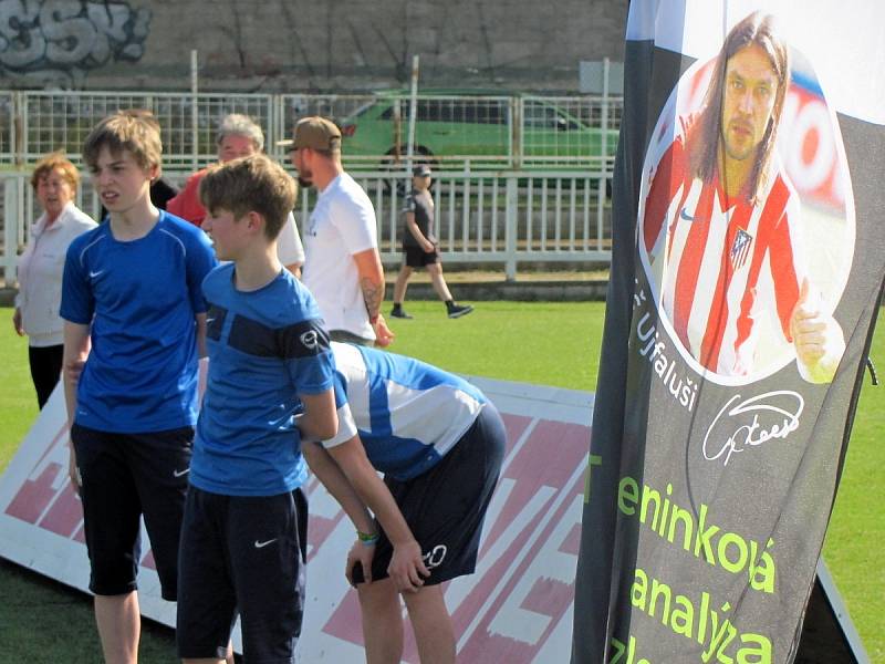 Z testování mladých fotbalistů v Čáslavi za účasti bývalého reprezentanta Tomáše Ujfalušiho.