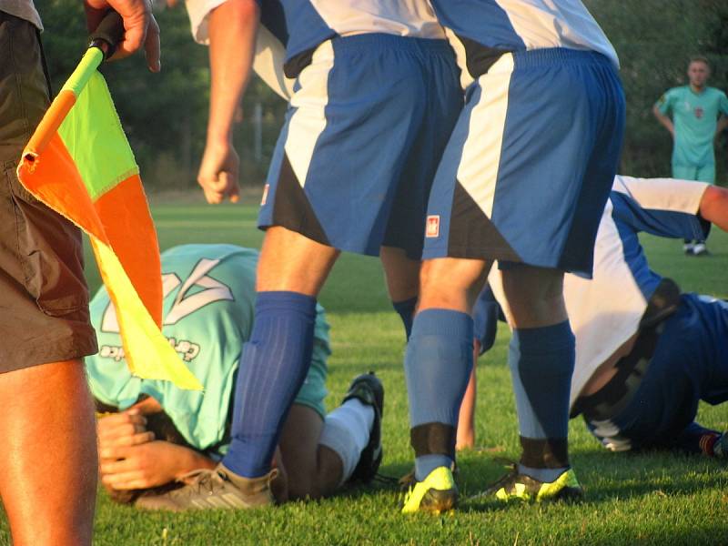 Předkolo Poháru Okresního fotbalového svazu Kutná Hora: FK Záboří nad Labem - TJ Sokol Červené Janovice 2:6 (1:2).