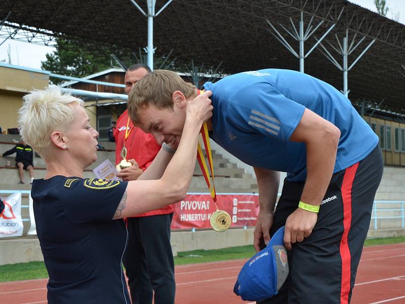 Z krajské soutěže v požárním sportu profesionálních a dobrovolných hasičů na stadionu Olympia v Kutné Hoře.