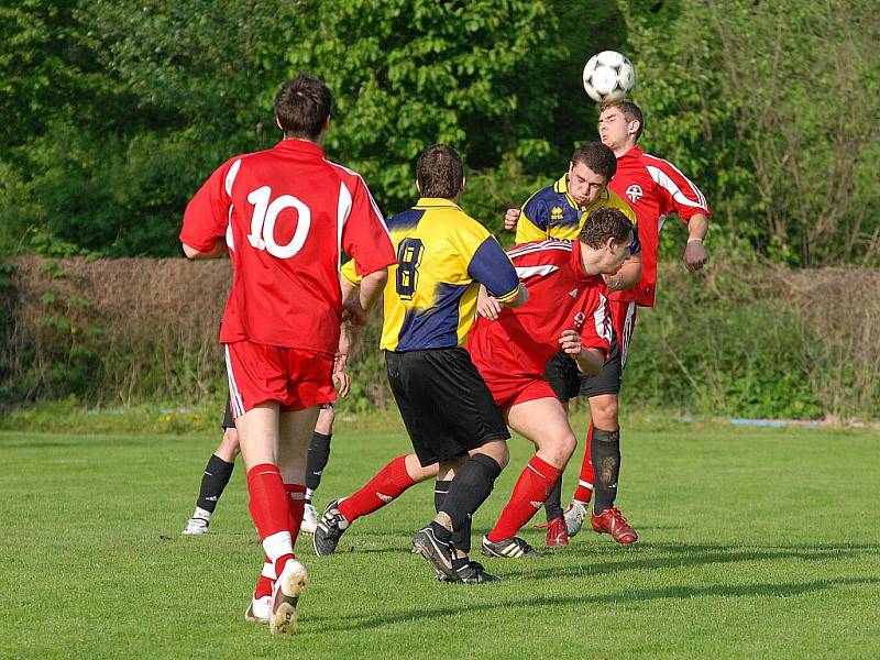 22. kolo I. B třídy: Tupadly - Pečky, 23. května 2010.