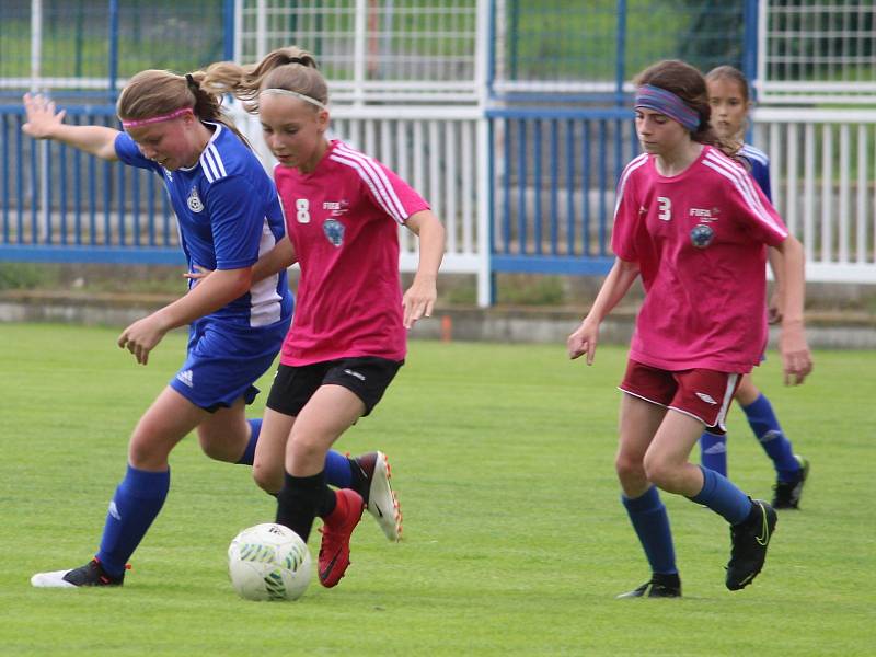 Z přátelského zápasu dívek: FK Čáslav - Výběr Okresního fotbalového svazu Kutná Hora.