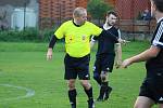 Fotbalový okresní přebor: Malín/Kutná Hora B - Suchdol 2:1 (2:1). Na snímku rozhodčí Stanislav Rázek