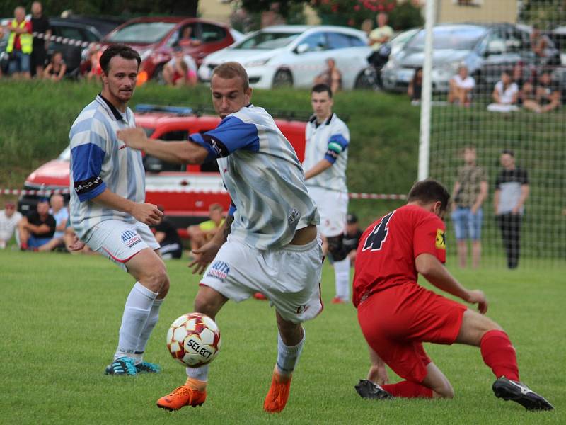 Fotbalová III. třída: TJ Viktoria Sedlec B - TJ Sokol Červené Janovice 4:8 (1:4).