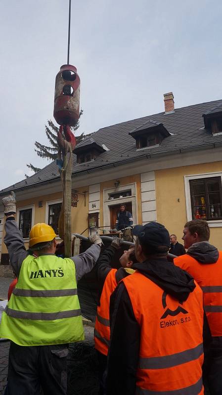 Instalace hodin na věž kostela sv. Jakuba