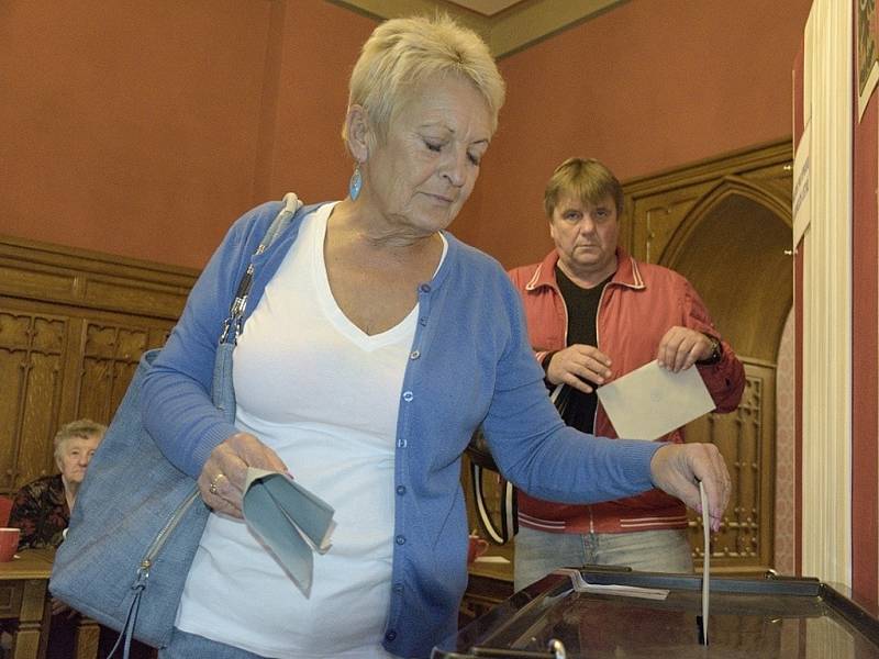 Parlamentní volby na zámku ve Zruči nad Sázavou.