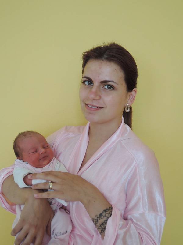  Šarlota Hrdličková se narodila 25.července 2017 v Čáslavi s porodními mírami 3060 gramů a 52 centmetrů. Domů do Práchovic si ji odvezla maminka Aneta a tatínek Martin.